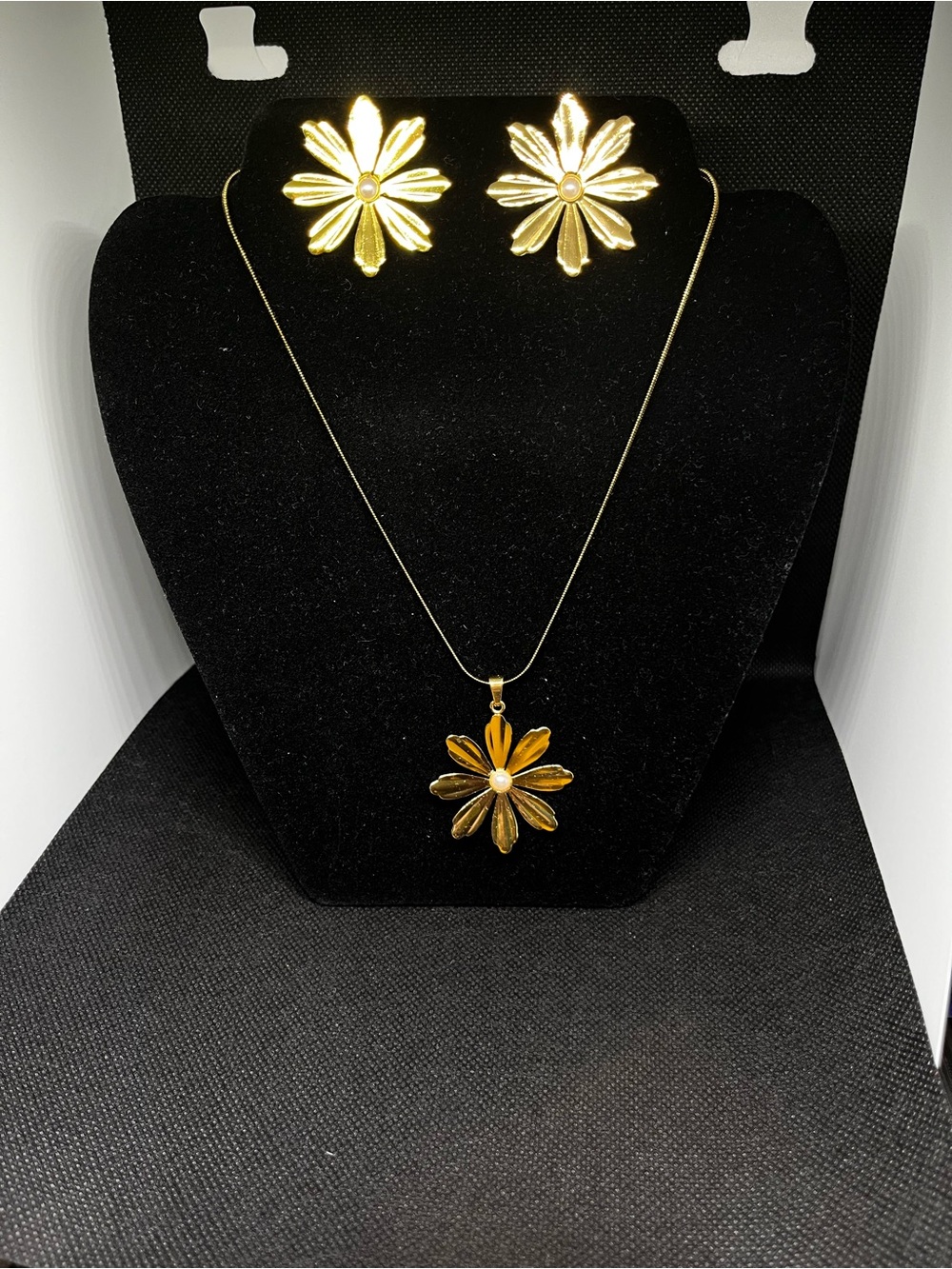 Gold-plated Flower Pendant Necklace and Earring Set